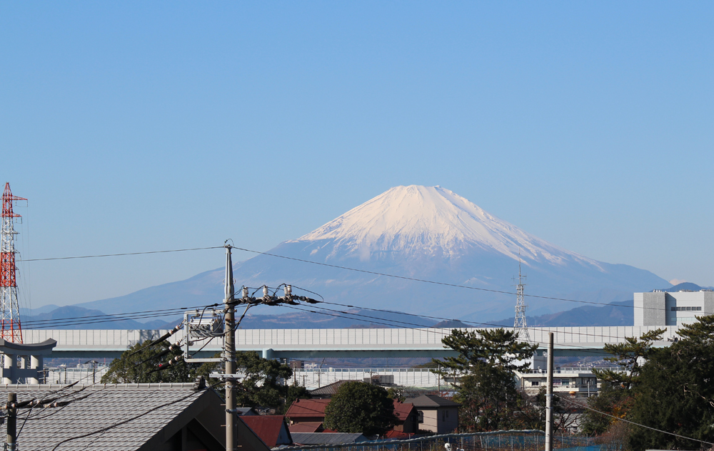 寒川町社会福祉協議会の建物から見える富士山